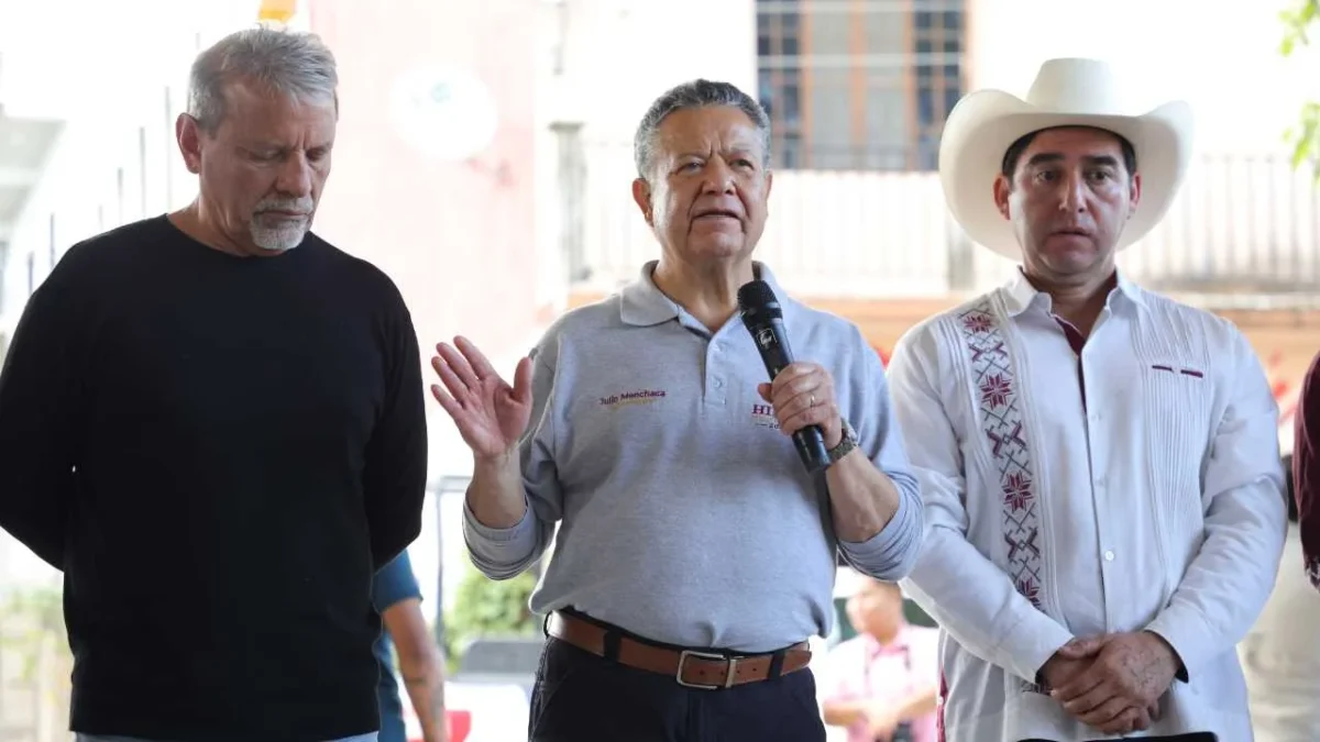 El gobernador de Hidalgo, Julio Menchaca, recorre comunidades afectadas de la Huasteca hidalguense.
