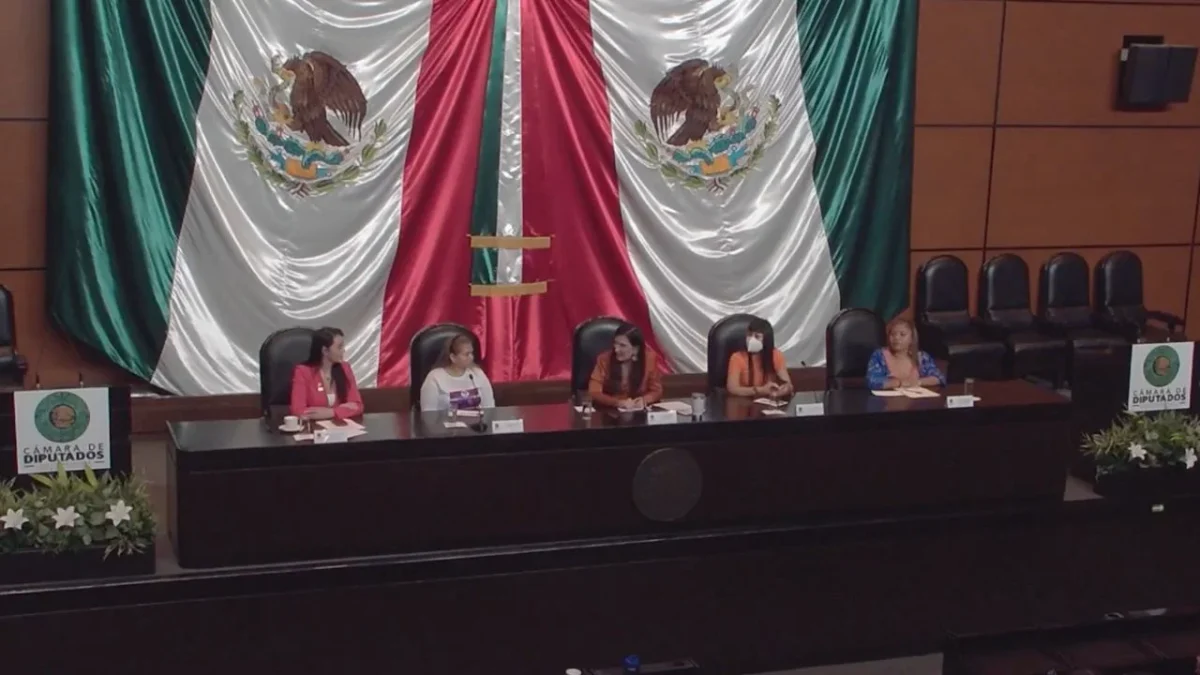 Kenia López encabeza conferencia sobre Día Internacional de la Eliminación de la Violencia contra las Mujeres.