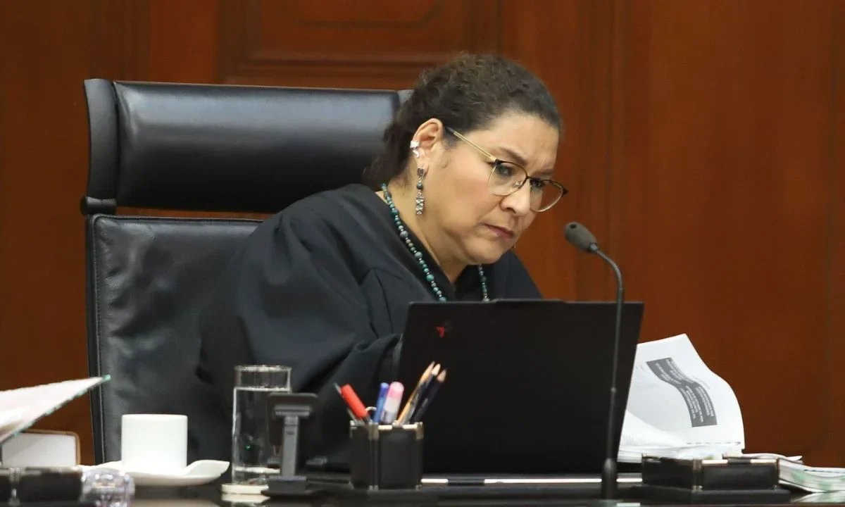 La ministra Lenia Batres propuso que la SCJN busque un mecanismo para romper el principio de 'cosa juzgada' y nulificar sentencias firmes.