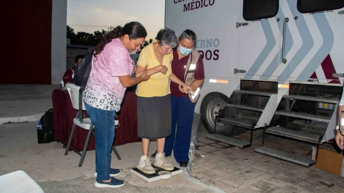 Con visitas a domicilio y una caravana de servicios de salud gratuitos, se realizó Salud en tu Barrio en el tradicional parque de Santa Ana.