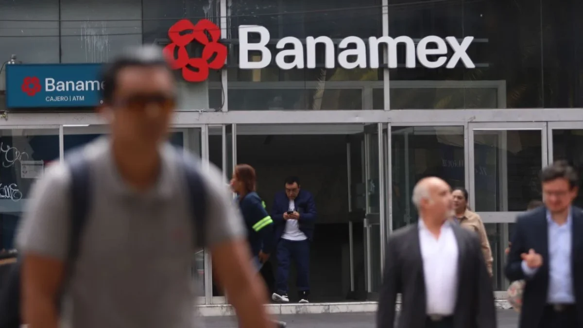 Si estás pensando en hacer operaciones bancarias, te decimos si los bancos abren mañana 17 de noviembre, día feriado.