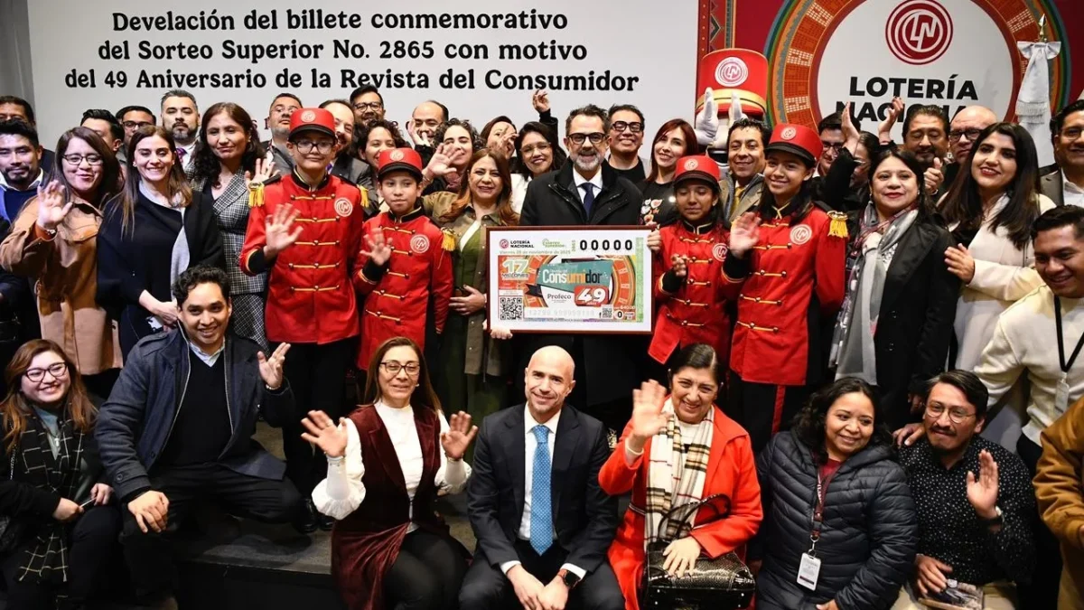 La Lotería Nacional y la Profeco conmemoran 49 años de la Revista del Consumidor con un billete especial.