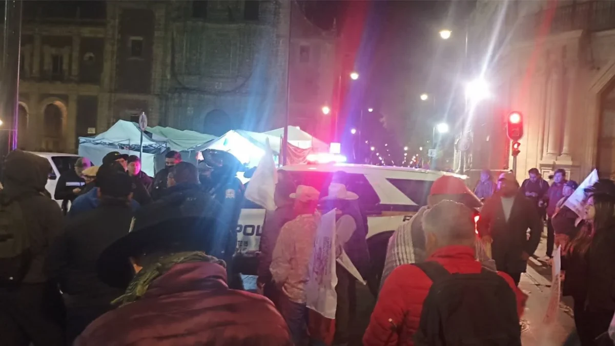 Los maestros de la CNTE se encontraron con un fuerte dispositivo de seguridad en las calles del Centro Histórico para evitar su ingreso a Palacio Nacional.