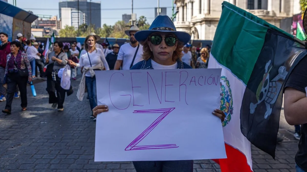 Morena señaló que la marcha Generación Z que derivó en enfrentamientos violentos, fue producto de la manipulación de bots e influencers.