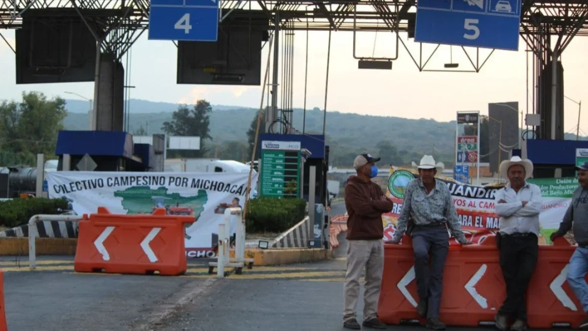 Por tercer día consecutivo, campesinos y transportistas mantuvieron bloqueos, aunque en la jornada del martes se extendieron a 22 estados.