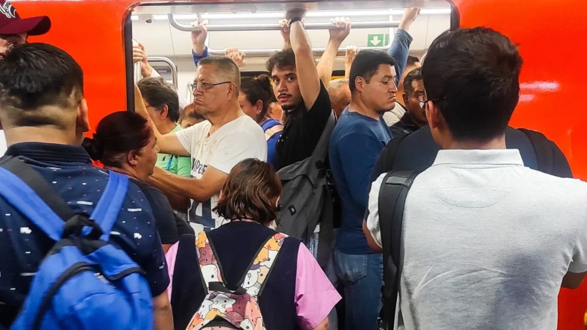 Por movilización de CNTE en el Centro Histórico, Metro CDMX informó el cierre de las estaciones Pino Suárez, Zócalo y Allende de Línea 2.