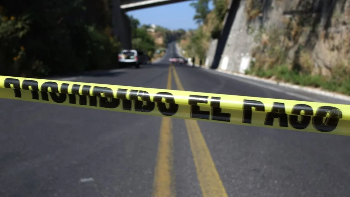 Al menos 11 jornaleros perdieron la vida en un choque entre un camión de carga y uno de pasajeros este jueves en Guanajuato.