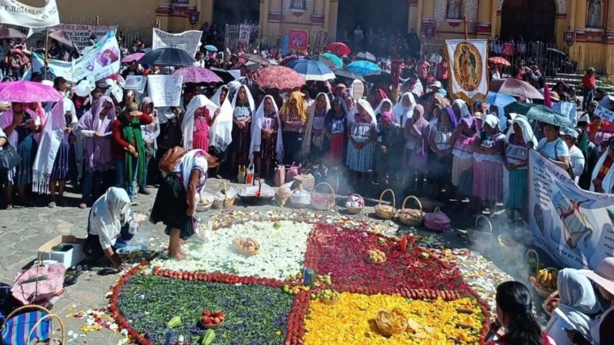 Cientos de mujeres indígenas de Chiapas, participaron en una marcha en el Día Internacional de la Violencia hacia las Mujeres.