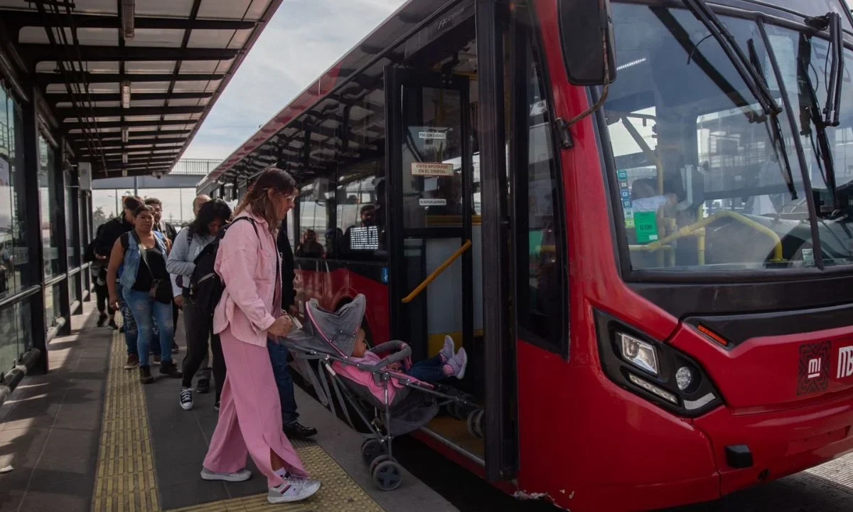 El Metrobús se encuentra en trabajos de mantenimiento y este sábado dio a conocer la lista de estaciones de la Línea 5 que no darán servicio.