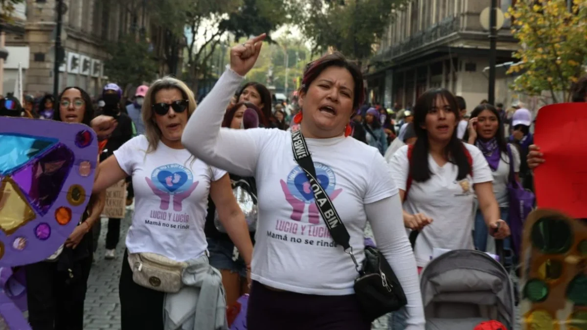 Este martes participaron mil mujeres en la marcha 25N en CDMX, de acuerdo con las autoridades capitalinas quienes reportaron saldo blanco.