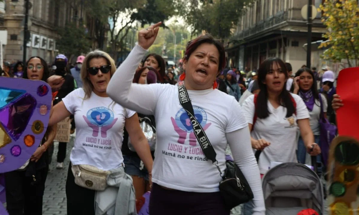 Este martes participaron mil mujeres en la marcha 25N en CDMX, de acuerdo con las autoridades capitalinas quienes reportaron saldo blanco.