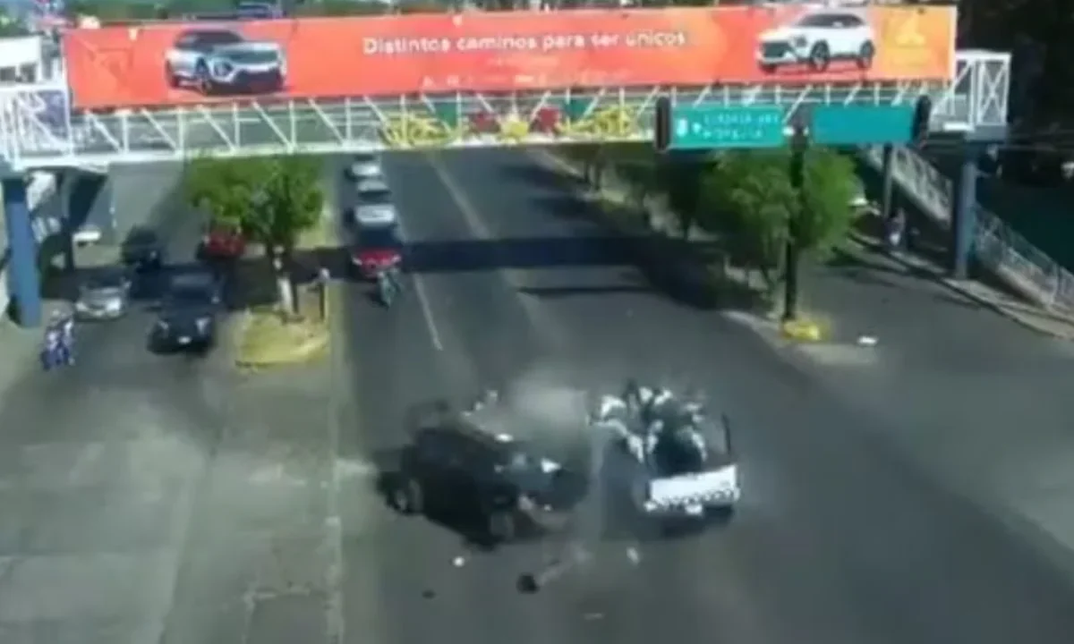 Un choque de una patrulla de la Guardia Nacional dejó como saldo 4 muertos -entre ellos 2 menores- y varios lesionados, en Michoacán.