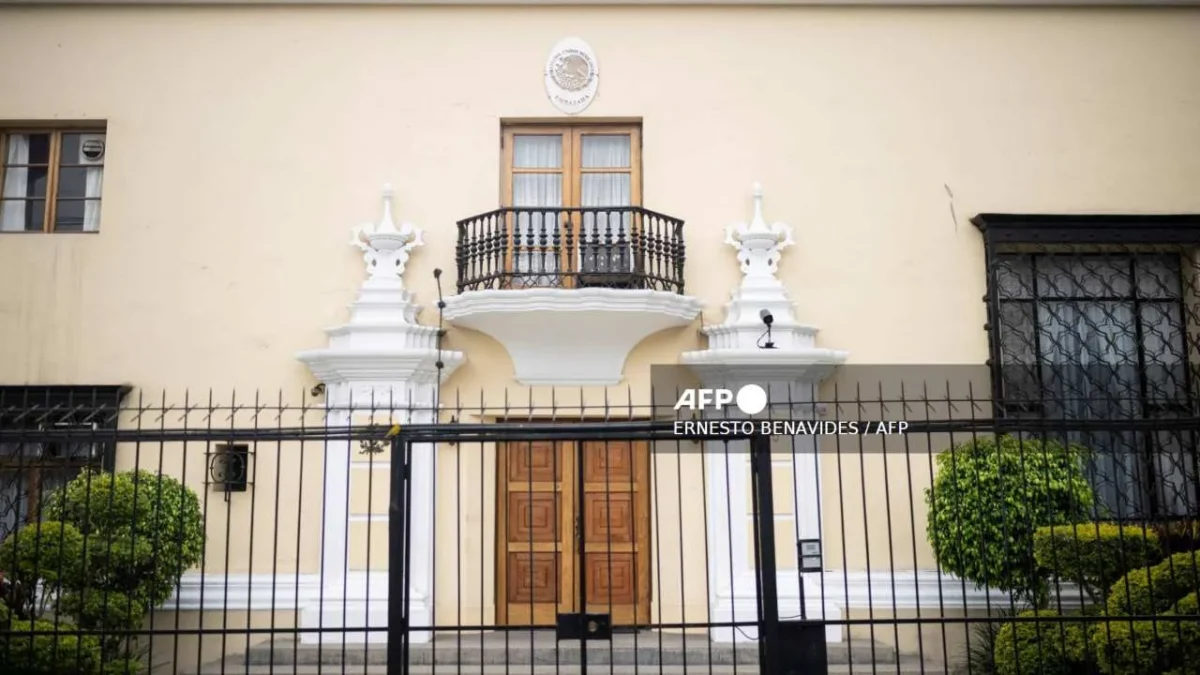 La SRE informó que el Gobierno de Perú confirmó que respetará las inmunidades de México.