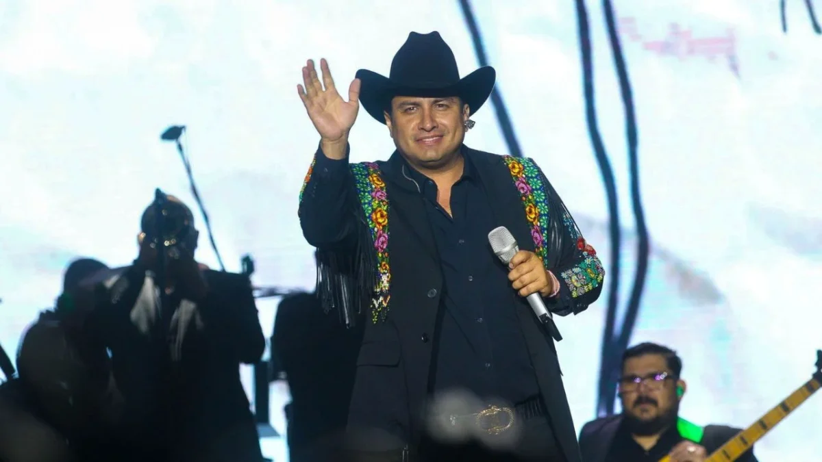 Luego de que la Policía de Honduras informó que detuvieron al piloto del cantante, por tráfico de drogas, Julión Álvarez lo desmintió.