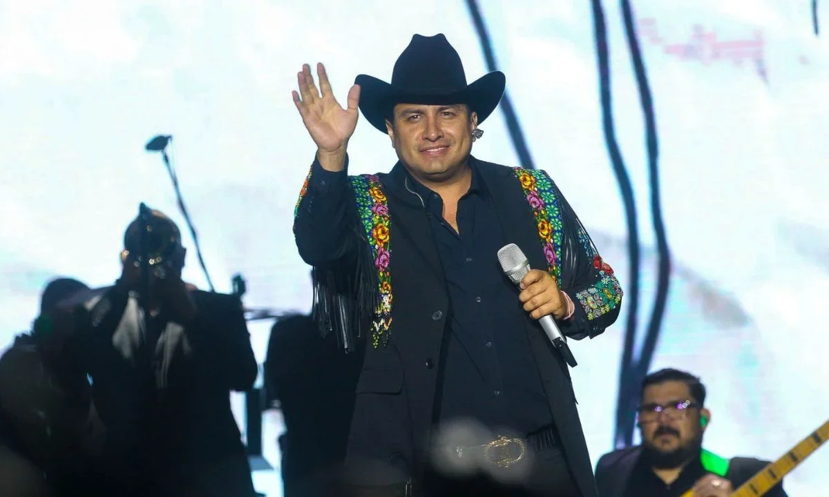 Luego de que la Policía de Honduras informó que detuvieron al piloto del cantante, por tráfico de drogas, Julión Álvarez lo desmintió.