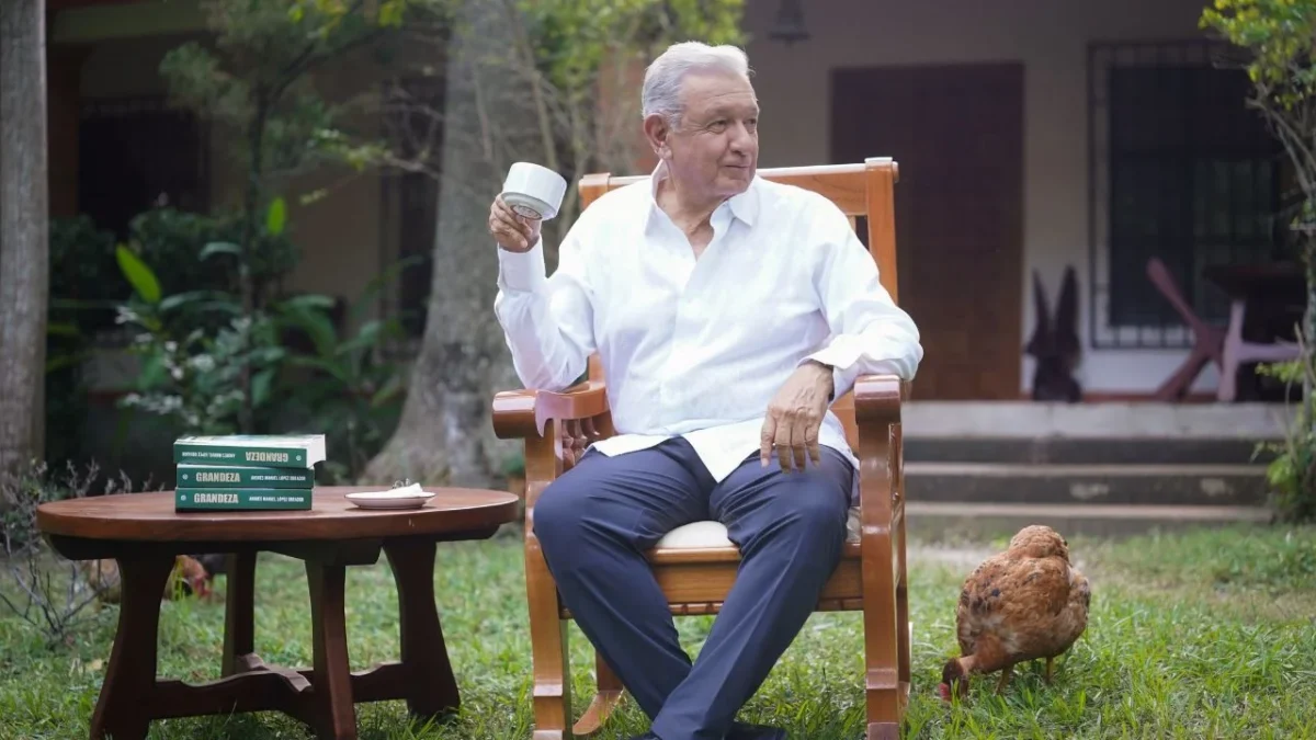 Políticos de la 4T festejan el regreso de AMLO