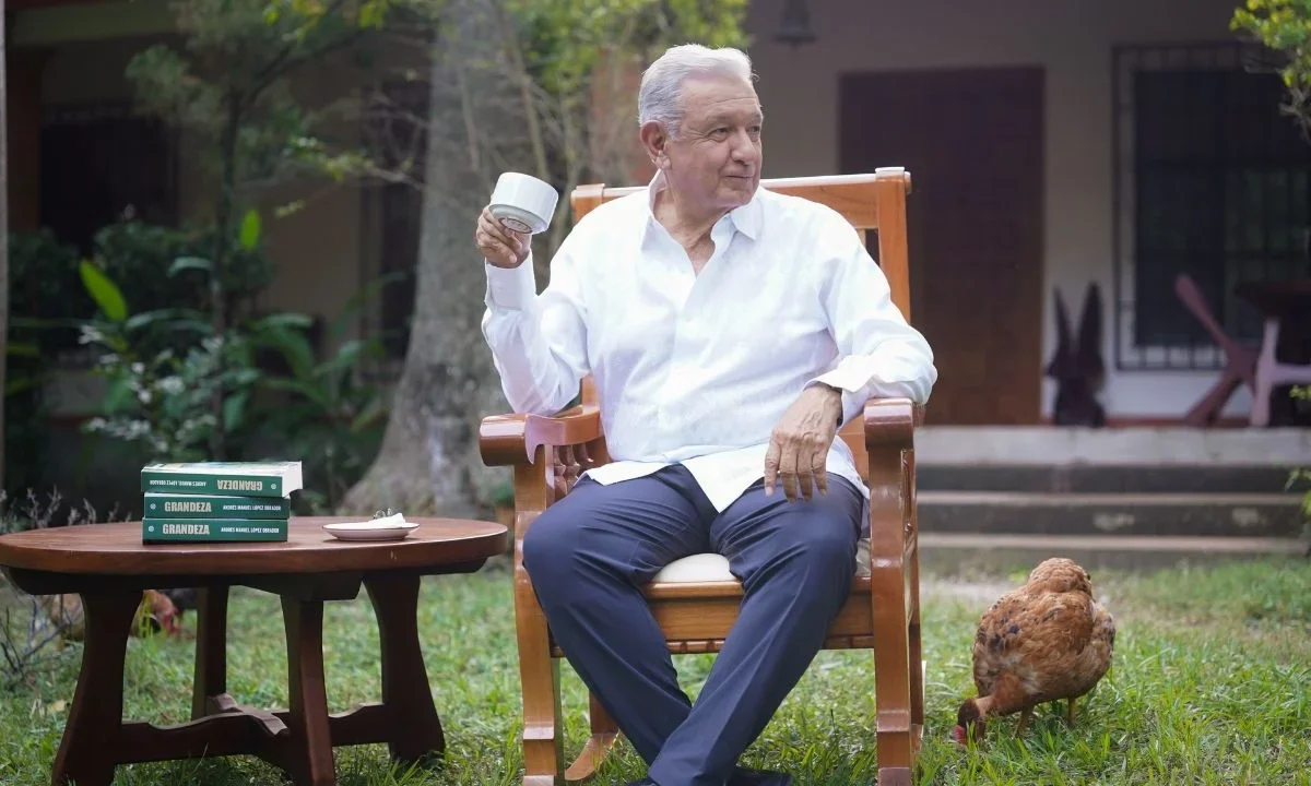 Políticos de la 4T festejan el regreso de AMLO