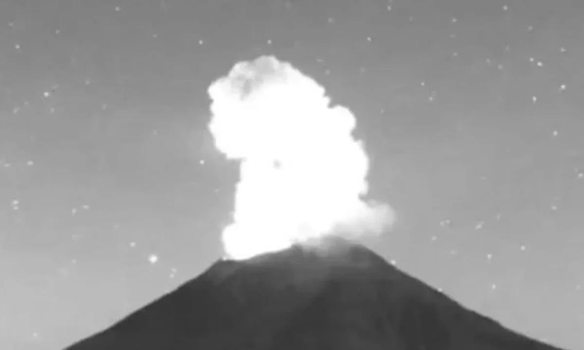 El Popocatépetl registró 26 exhalaciones entre el 24 y 25 de noviembre, con columnas de hasta 1.5 kilómetros de altura, informó el Cenapred.