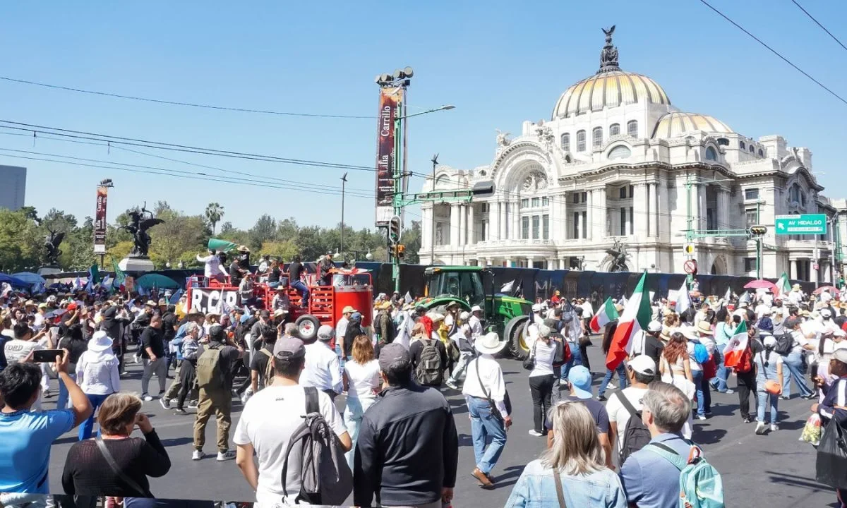 Debido a la marcha de la Generación Z, el STC Metro informó que mantiene suspendido el servicio en diversas estaciones cercanas al Zócalo.