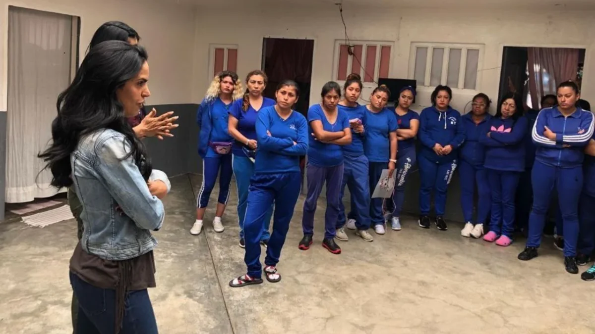 Mujeres presas acceden a aulas especiales para tomar clases por Internet con el programa Video Academia Penitenciaría.