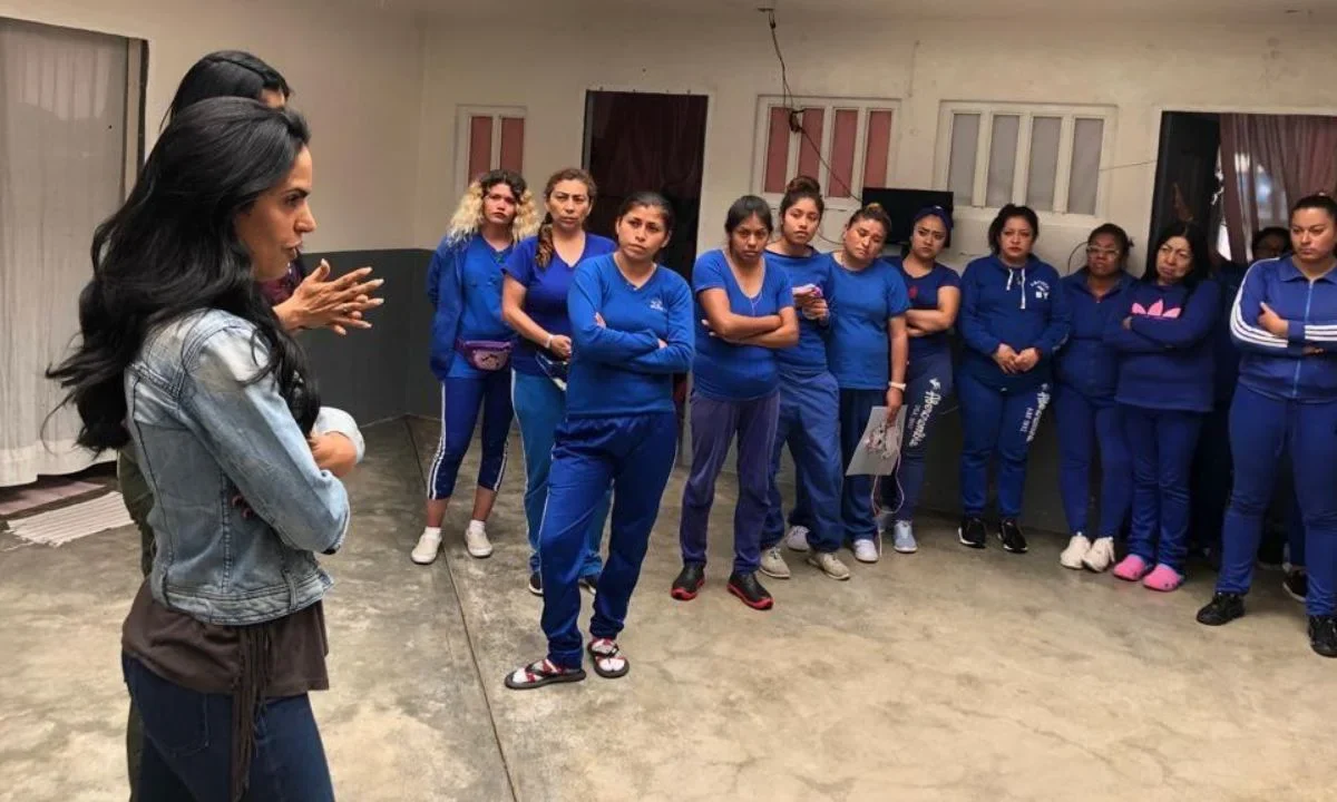 Mujeres presas acceden a aulas especiales para tomar clases por Internet con el programa Video Academia Penitenciaría.