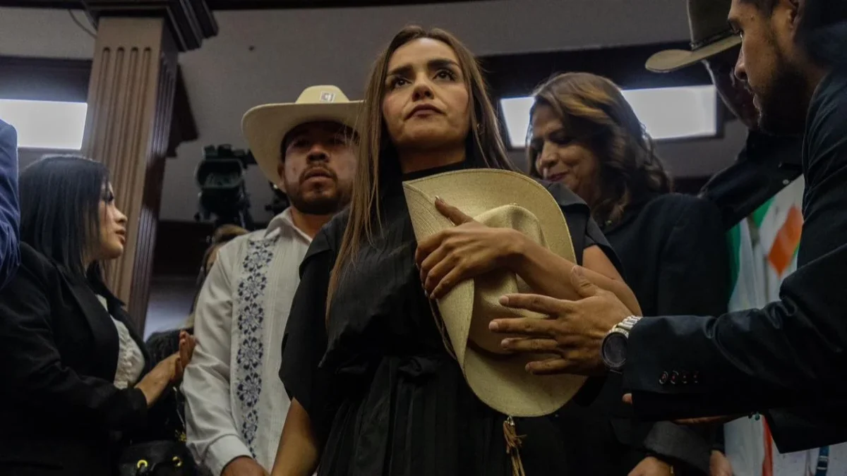En el primer mensaje de Grecia Quiroz como edil, reclamó a los gobiernos estatal y federal por ignorar las advertencias de su esposo.