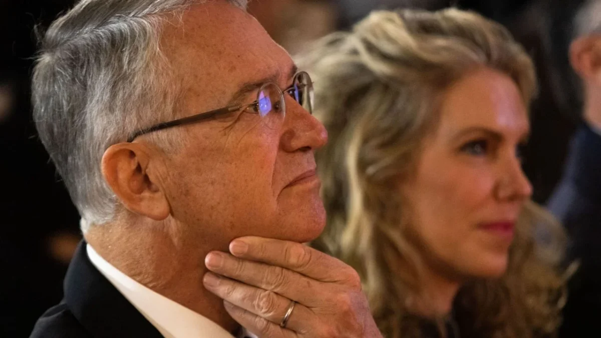 Ricardo Salinas Pliego es dueño de 2 de los 13 casinos suspendidos por presunto lavado de dinero; consorcio acusa 'persecución de Estado'.