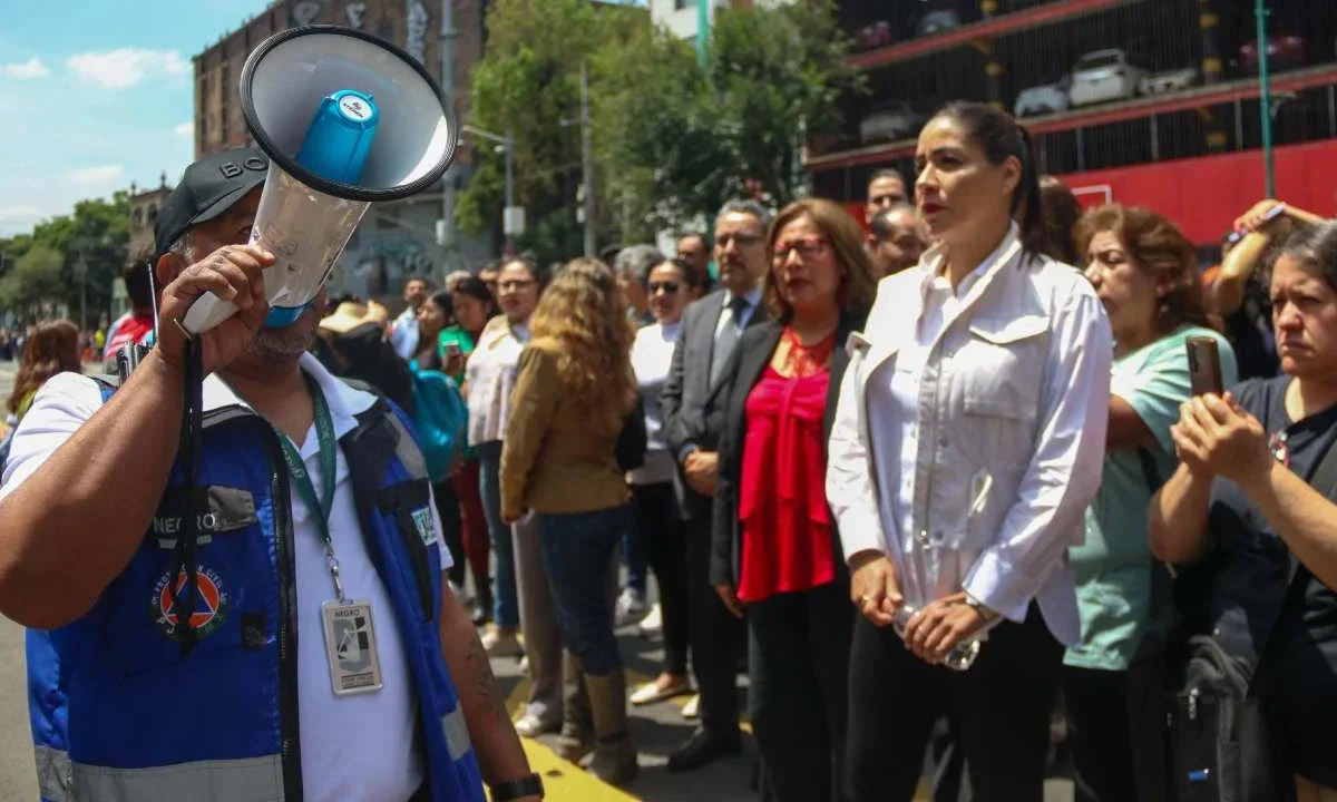 Se activa la alerta sísmica en varias zonas de la CDMX; sin embargo, las autoridades aseguran que no hubo un sismo.