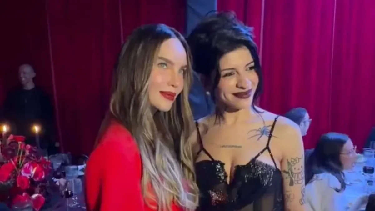 Belinda y Cazzu, ex parejas de Nodal se encontraron en la gala de los Premios GQ Men Of The Year 2025, la foto ya es viral en redes sociales.
