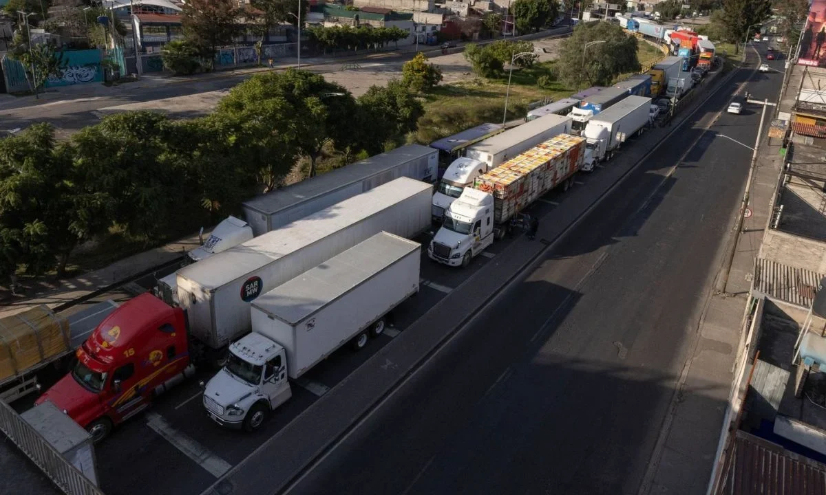 Ante el anuncio de mega bloqueo por parte de transportistas para este lunes, la Segob reitera su plena disposición al diálogo.