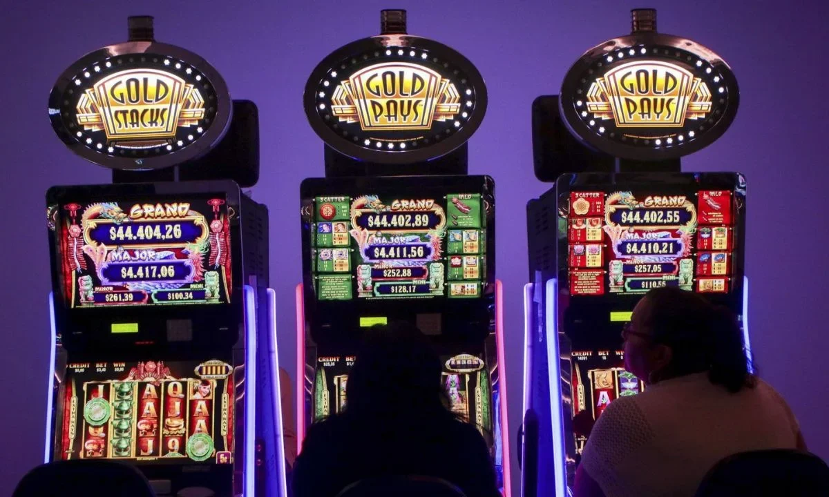 La Secretaría de Gobernación (Segob) anunció que suspendió a 13 casinos por presuntas operaciones ilícitas.