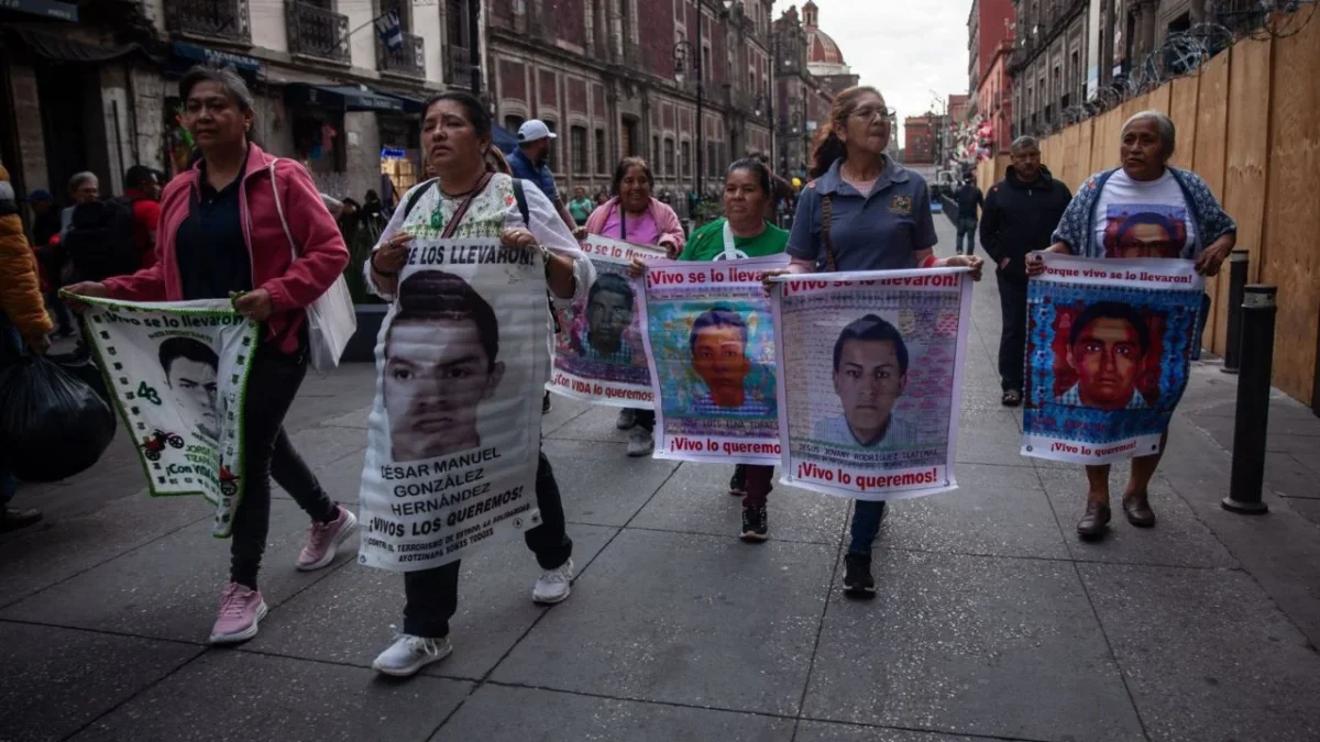 En reunión con la Presidenta, padres de normalistas indicaron que Sheinbaum se comprometió a analizar regreso del GIEI para caso Ayotzinapa.