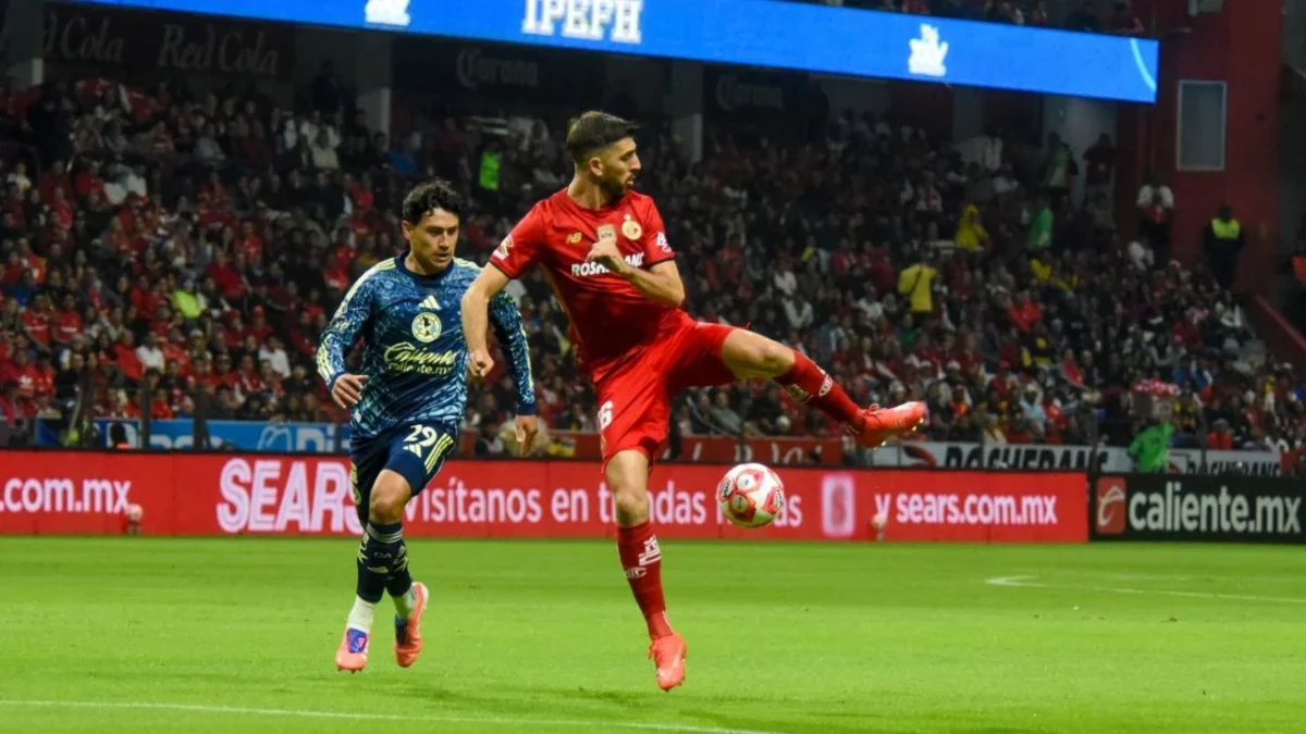 El Toluca retomó momentáneamente este sábado el liderato del fútbol mexicano tras vencer 2-0 al América en el Estadio Nemesio Diez.