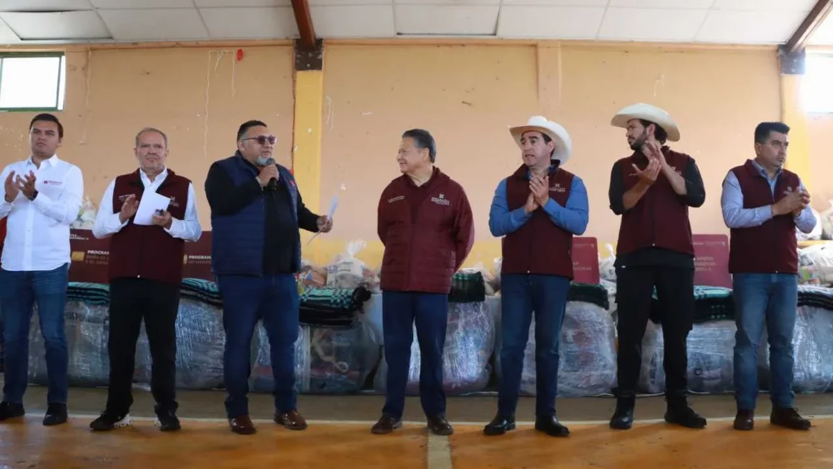 Julio Menchaca Salazar recorrió los municipios de Juárez Hidalgo, Molango y Xochicoatlán, afectados por las lluvias intensas de hace algunas semanas.