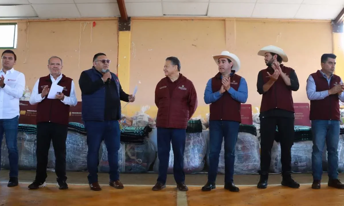 Julio Menchaca Salazar recorrió los municipios de Juárez Hidalgo, Molango y Xochicoatlán, afectados por las lluvias intensas de hace algunas semanas.
