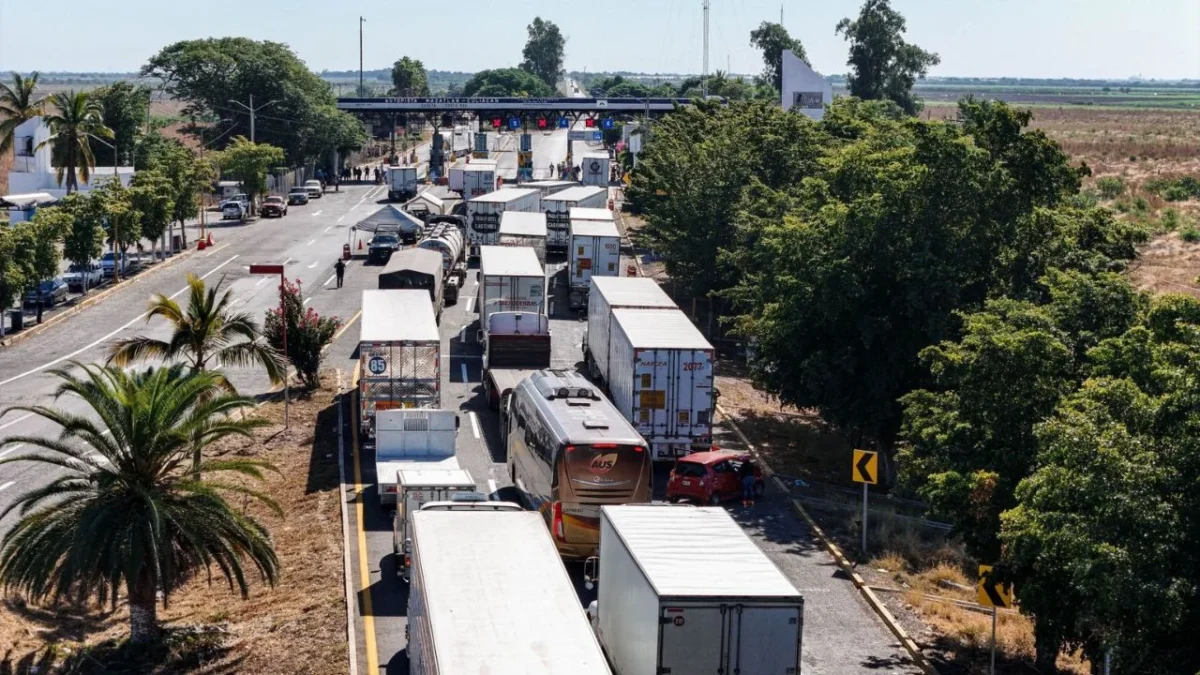 La Segob señaló que pese a las mesas de diálogo, los transportistas y productores aumentaron los bloqueos y afectaron a la ciudadanía.
