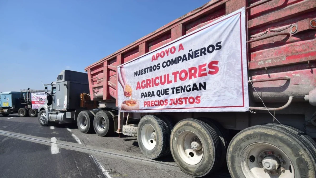 En la reunión de transportistas y productores con la Segob se anunciaron programas y acciones institucionales y se acordó levantar bloqueos.