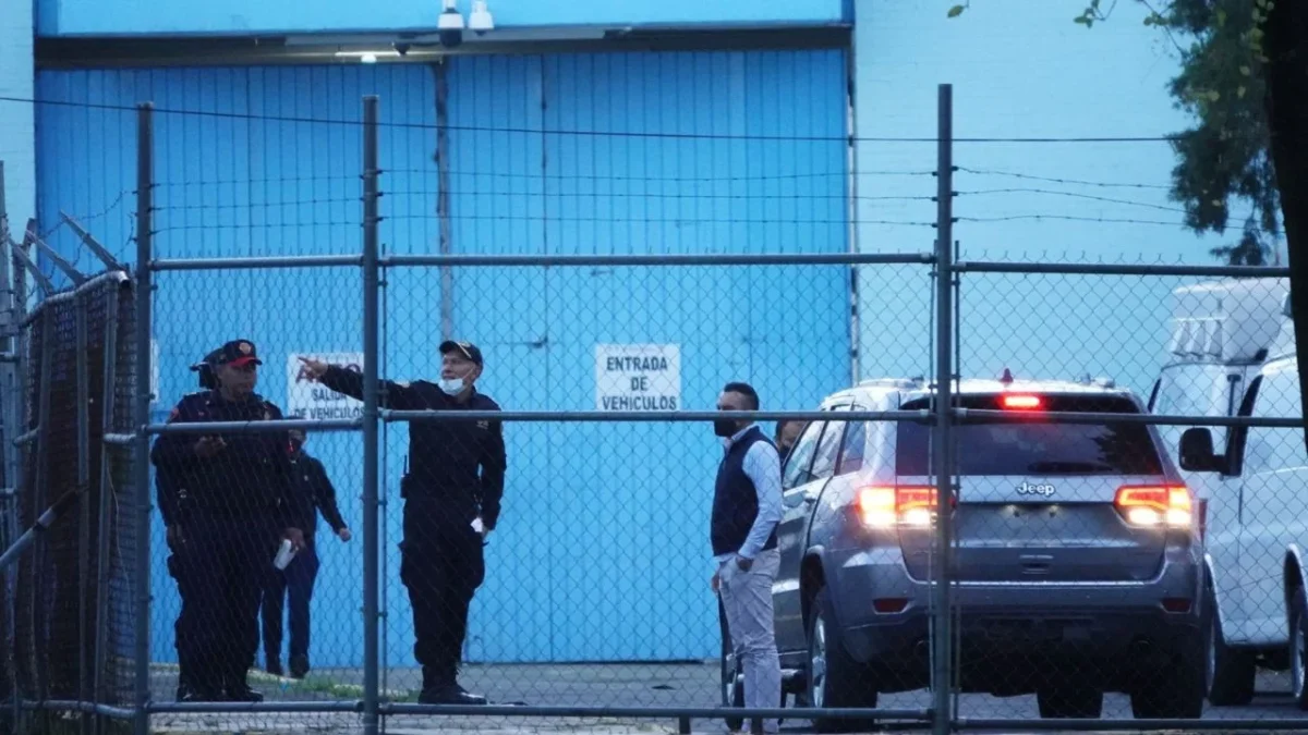 Bajo un fuerte dispositivo de seguridad, trasladaron al Reclusorio Norte a un grupo de jóvenes detenidos en la Marcha de la Generación Z.