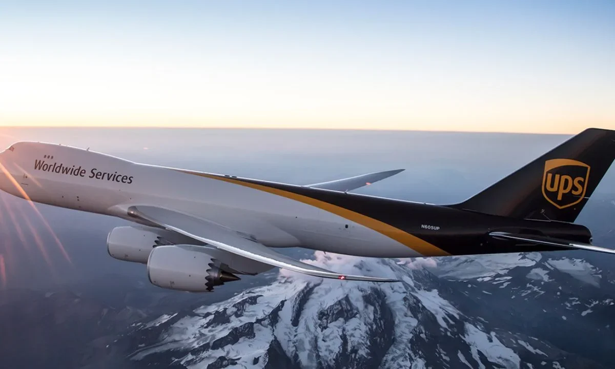 UPS anunció, en un comunicado, la suspensión de los vuelos de su flota de aviones de carga MD-11 para realizarles una revisión técnica.