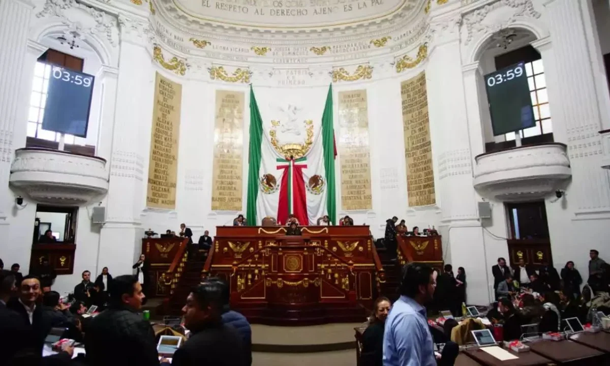 Va Morena contra nepotismo en CDMX en 2027, pero mantiene reelección hasta 2030