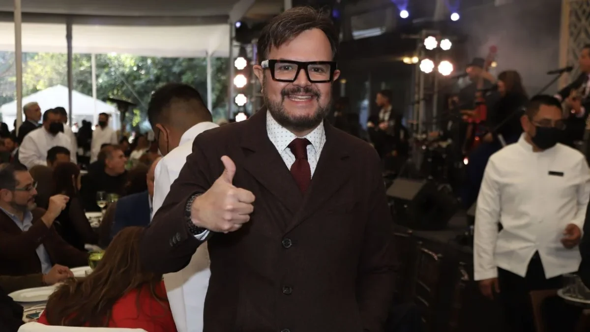 Uno de los rumores de su retiro temporal de Aleks Syntek sería por una presunta crisis en su matrimonio con Karen Coronado