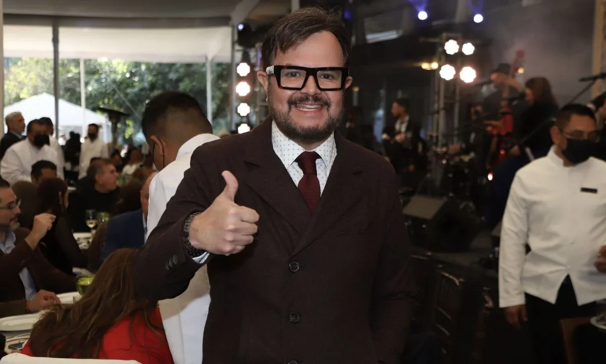 Uno de los rumores de su retiro temporal de Aleks Syntek sería por una presunta crisis en su matrimonio con Karen Coronado
