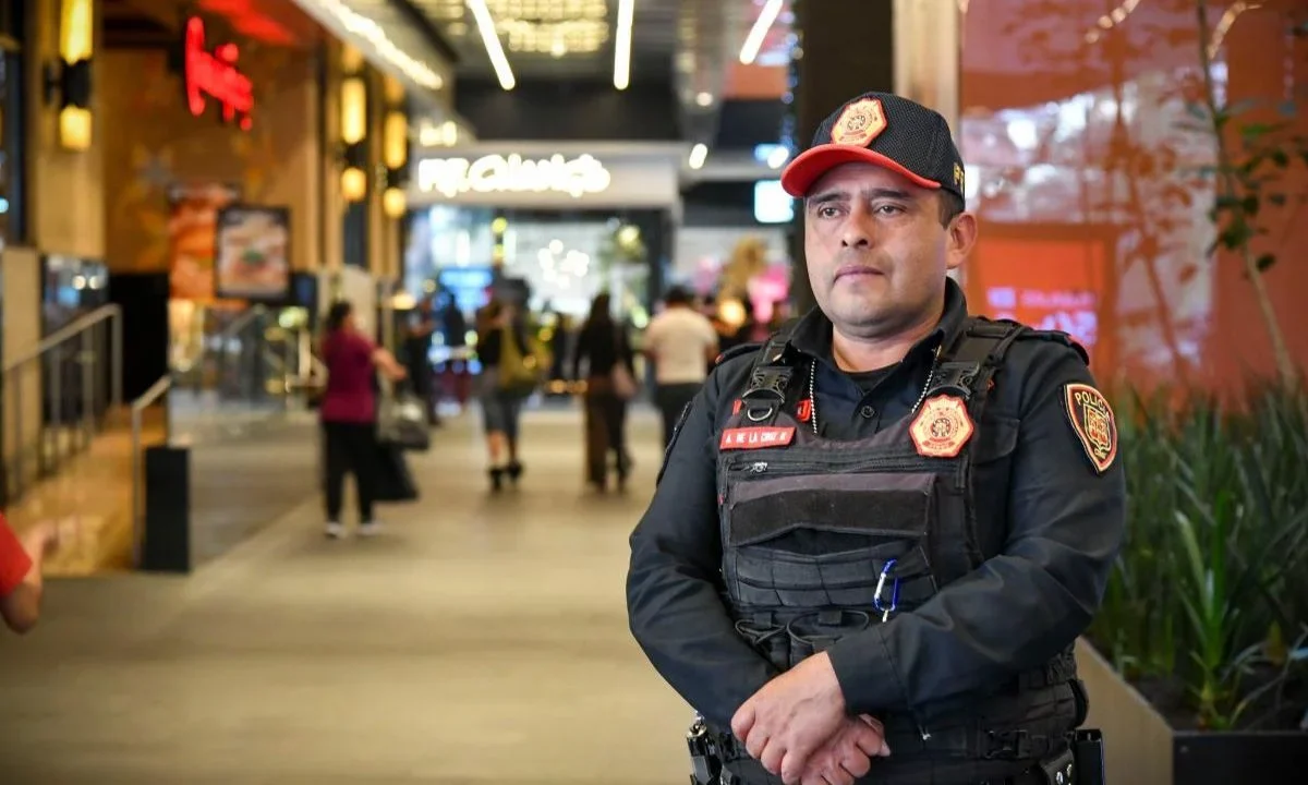 Alcaldía Benito Juárez refuerza seguridad en plazas por temporada navideña
