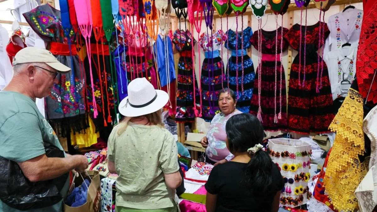 Arranca Feria Artesanal Navideña 2025 en Reforma