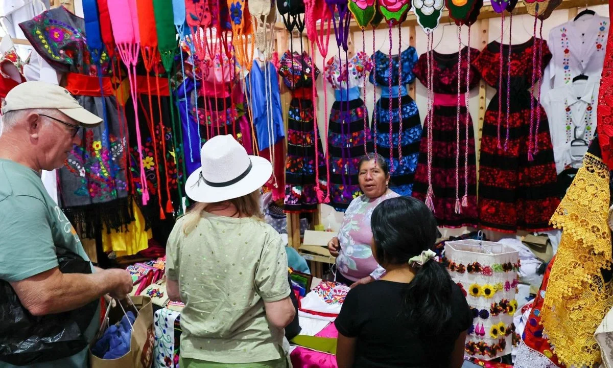 Arranca Feria Artesanal Navideña 2025 en Reforma
