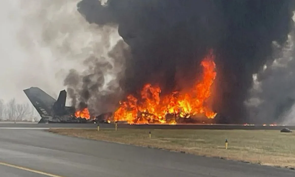 Avioneta se estrella en aeropuerto de Carolina del Norte, reportan múltiples muertos