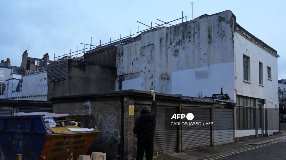 Banksy revela su más reciente obra en Londres ante especulaciones
