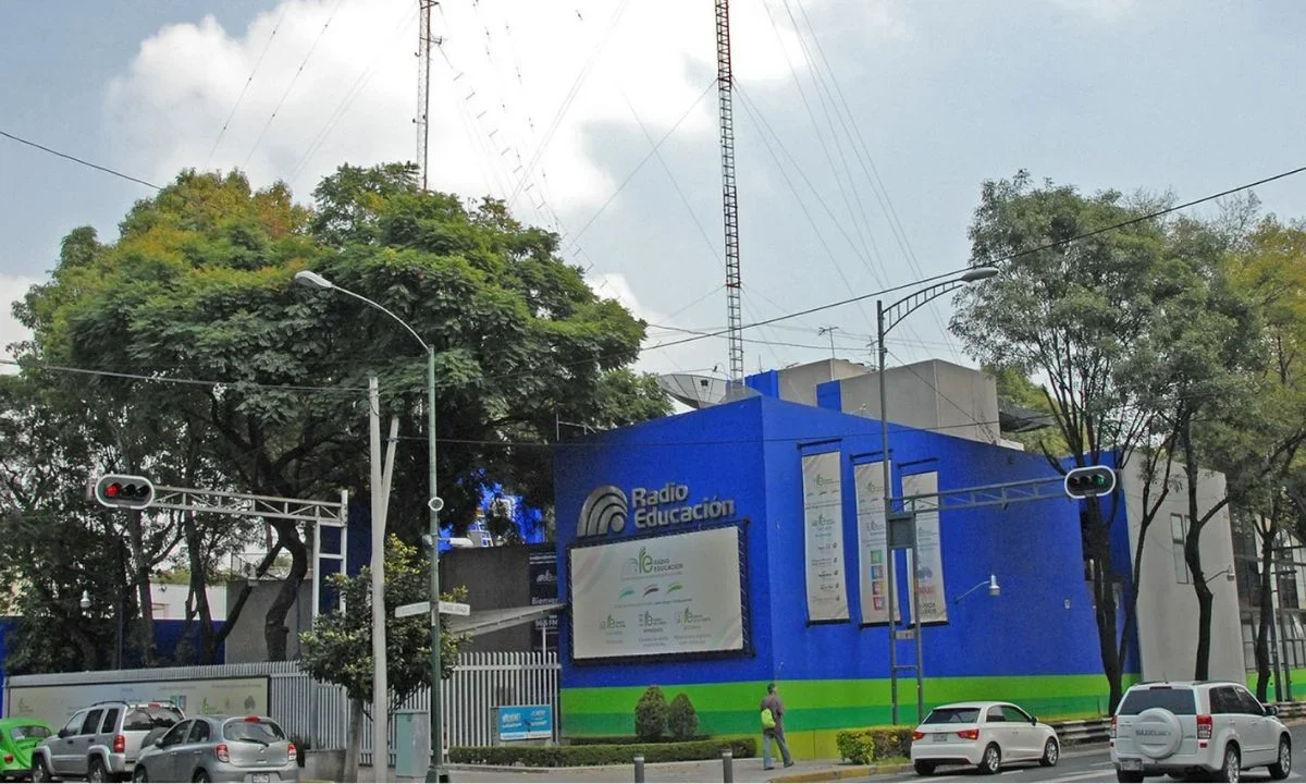 Celebran los 101 años de Radio Educación