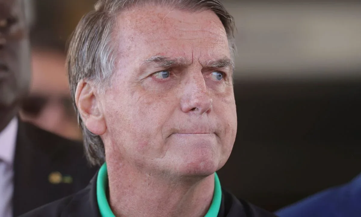 El expresidente de Brasil Jair Bolsonaro fue operado con éxito por una hernia