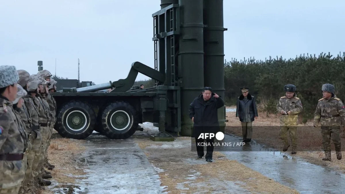 Kim Jong Un ordena aumentar la producción de misiles en 2026